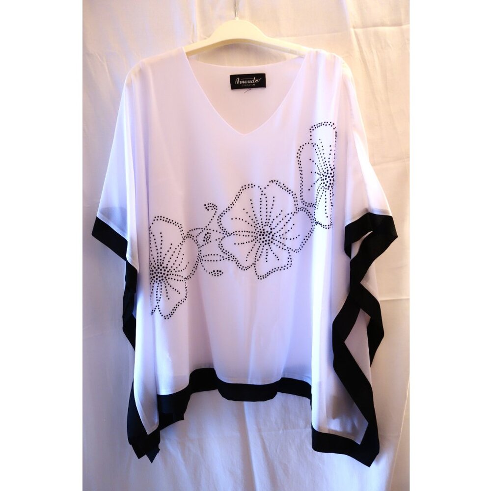 🎄2/$50🎄 Amanda Collection White/Black Trim Slip-over Top with Camisole